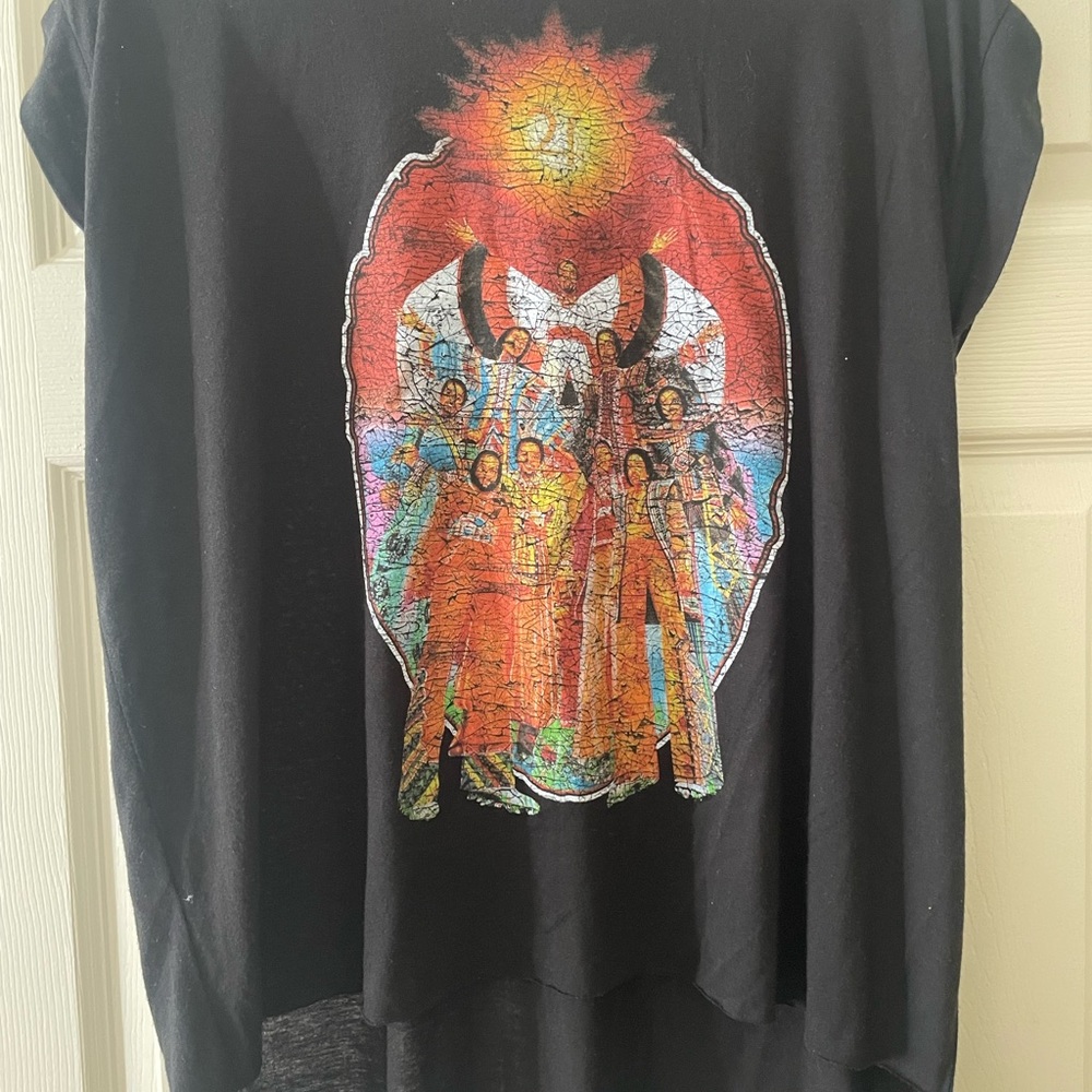 NEW - never worn. Earth, Wind and Fire 2018 Lets Groove Tour shirt. Size Large